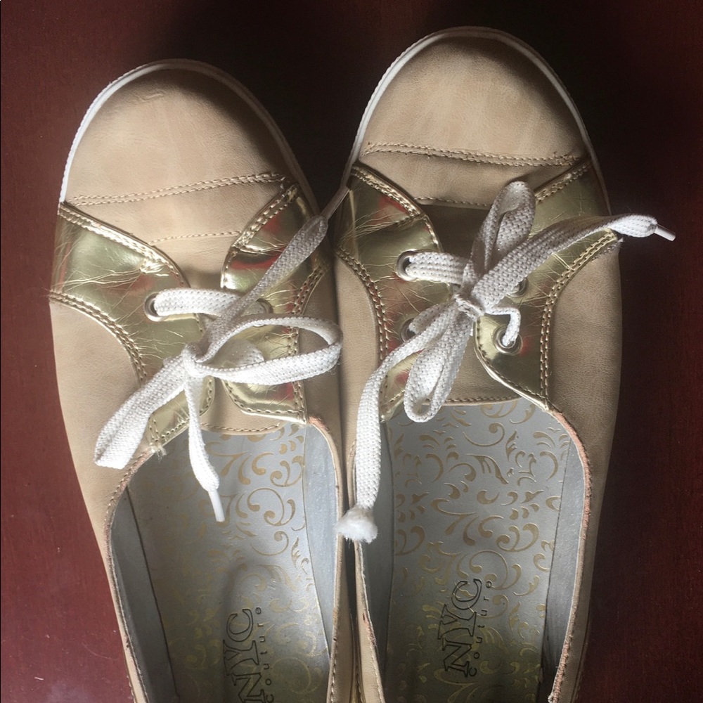 NYC women’s shoes nice colours for spring comfy